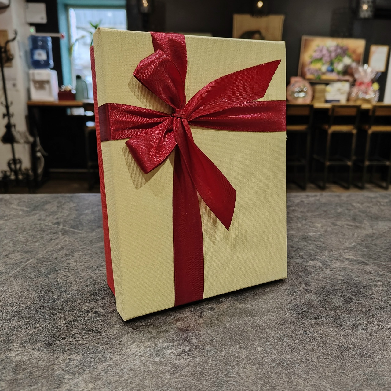 Коробка подарочная Рогожка Бордовый бант 29*19*8