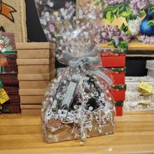 Чайная корзина в нежных оттенках 9 сортов чая, бельгийский шоколад