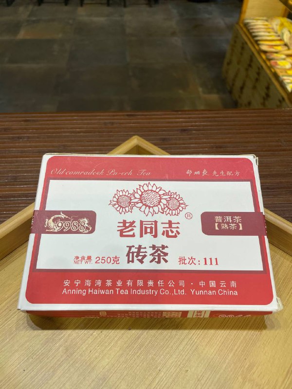 Лао Тун Чжи 9988 Пуэр (шу) Хайвань 2011 Плитка 250 г