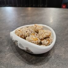Кешью жареный с медом и кунжутом